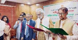 শপথ নিলেন চসিক মেয়র ডা. শাহাদাত হোসেন