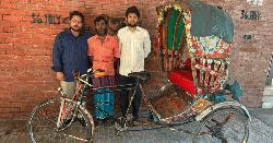 শহিদ নাফিজের দেহ বহনকারী রিকশাটি আনা হলো গণভবনে