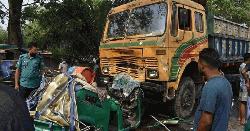 অক্টোবরে সারাদেশে ৪০৫ সড়ক দুর্ঘটনায় নিহত ৩৭৭ জন