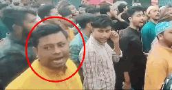 লক্ষ্মীপুরে অস্ত্রধারী আ.লীগ সন্ত্রাসী আরজু ঘুরে বেড়াচ্ছে প্রকাশ্যে!