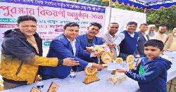 রূপগঞ্জে মেধা বৃত্তি পরীক্ষার্থীদের মাঝে পুরস্কার বিতরণ
