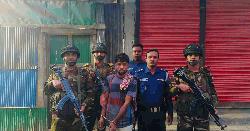 মনোহরগঞ্জে সেনাবাহিনীর অভিযানে মাদক ব্যবসায়ী আটক
