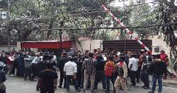 খালেদা জিয়ার লন্ডন যাত্রা: ফিরোজার সামনে নেতাকর্মীদের ভিড় 