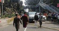 মহাখালী-গুলশান রোডে আবারো তিতুমীরের শিক্ষার্থীদের বাঁশের বাঁধ