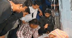 আহত শিক্ষার্থীদের দেখতে হাসপাতালে হাসনাত ও সারজিস