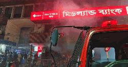কাওরানবাজারে রেস্টুরেন্টে আগুন, নিয়ন্ত্রণে কাজ করছে দুই ইউনিট 
