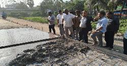 তালতলীতে ৫৩ লাখ টাকার সড়ক নির্মাণে অনিয়ম, কাজ বন্ধ করলেন প্রকৌশলী