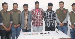 চলন্তবাসে বাসে ডাকাতি ও শ্লীলতাহানি: ডিবির অভিযানে গ্রেফতার ৩