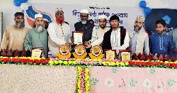 হোমনায় মাতৃভাষা দিবস উপলক্ষে কুইজ প্রতিযোগিতার পুরস্কার প্রদান