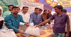 নবীনগরে ৩৫০ জন নিম্ন আয়ের মানুষের মাঝে ঈধ সামগ্রী বিতরণ