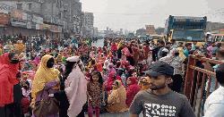 বকেয়া বেতনের দাবিতে ঢাকা-ময়মনসিংহ ও ঢাকা-টাঙ্গাইল মহাসড়ক অবরোধ