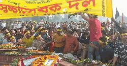 জাতীয় স্মৃতিসৌধে স্বেচ্ছাসেবক দলের হাতাহাতি, আহত ২