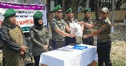 ঝিনাইদহে আনসার ও ভিডিপি সদস্যদের মাঝে ঈদ উপহার বিতরণ