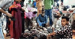 চাঁদ রাতে টাঙ্গাইলের ফুটপাতে জমজমাট বেচাকেনা