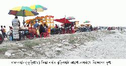 বুড়িরহাট ক্রসবাঁধে প্রকৃতির কোলে দর্শনার্থীর ঢল