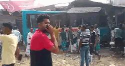 নিয়ন্ত্রণ হারিয়ে মার্কেটে ঢুকে গেল মিনিবাস, আহত ১৫