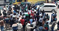 ঢাকায় মার্কিন দূতাবাসের সামনে বিক্ষোভ, কড়া নিরাপত্তায় সেনাবাহিনী