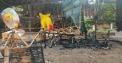 চারুকলায় আনন্দ শোভাযাত্রার জন্য তৈরি প্রতিকৃতিতে আগুন