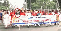 বর্ষবরণের শোভাযাত্রায় ডিসি-এসপির সঙ্গে মামলার আসামি, সমালোচনার ঝড়