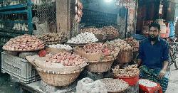 সংকট দেখিয়ে হঠাৎ দাম বাড়লো পেঁয়াজের