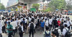 সাতরাস্তা মোড় অবরোধ পলিটেকনিক শিক্ষার্থীদের