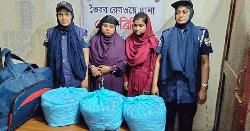 যাত্রী সেজে গাঁজা পাচারকালে ২ নারী আটক 