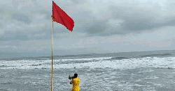 নয় অঞ্চলের নদীবন্দরে সতর্কতা সংকেত