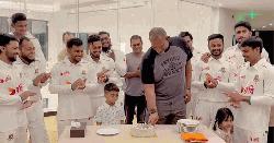 মুশফিক-মিরাজদের সঙ্গে জন্মদিন উদ্‌যাপন করলেন হেড কোচ