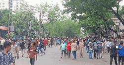 মহানবী (সা.)কে নিয়ে কটূক্তির অভিযোগে মহাখালী-সাতরাস্তা সড়ক অবরোধ