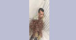 চোরকে গণধোলাই দিয়ে পুলিশে সোপর্দ