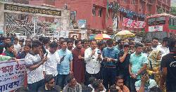 ১০ দফা দাবিতে কবি নজরুল কলেজ শিক্ষার্থীদের বিক্ষোভ