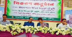 জুলাই যোদ্ধাদের হাতে চেক দিলেন বিভাগীয় কমিশনার