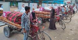 যৌতুকবিহীন বিয়ে করায় জামায়াতে ইসলামির উপহার প্রদান   