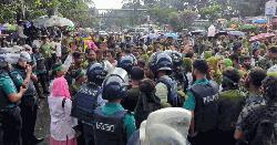 শাহবাগ মোড় অবরোধ নার্সিং শিক্ষার্থীদের