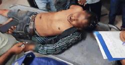 ছাত্রলীগ নেতাকে গাছে বেঁধে পিটুনি, পরে কুপিয়ে জখম
