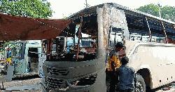 ঈদ যাত্রায় টাঙ্গাইলের সড়কে নামছে লক্কর-ঝক্কর রঙিন বাস 