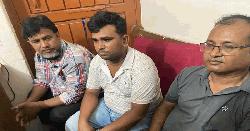 শ্যামনগরে ভুয়া ম্যাজিস্ট্রেট-পুলিশ-সাংবাদিককে আটক করে পুলিশে দিল জনতা