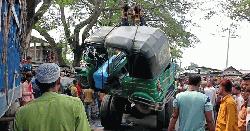 ভৈরবে বেপরোয়া ট্রাক কেড়ে নিল দু’টি প্রাণ