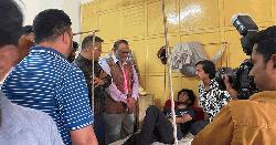 নিউমার্কেটে ঢাবি শিক্ষার্থীকে মারধরের ঘটনায় আটক তিন