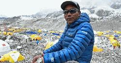 বিশ্বরেকর্ড গড়ে ৩১ বার এভারেস্টে উঠলেন নেপালি শেরপা