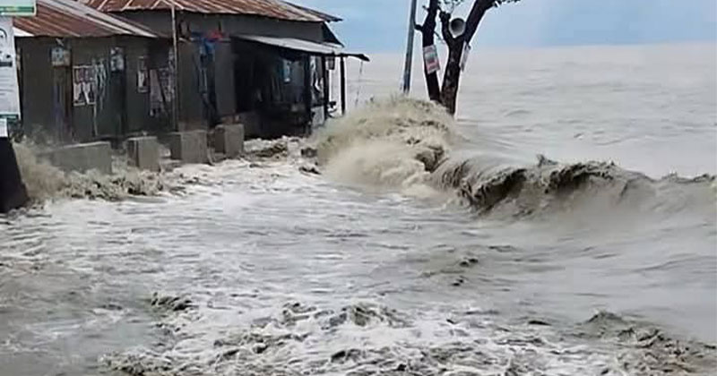 নোয়াখালীর দ্বীপ উপজেলা হাতিয়ার সঙ্গে সারা দেশের নৌ চলাচল বন্ধ