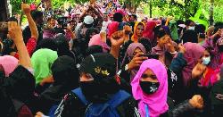 রোহিঙ্গা ক্যাম্পে ১২৫০ শিক্ষক চাকরিচ্যুত, প্রতিবাদে অবস্থান কর্মসূচি