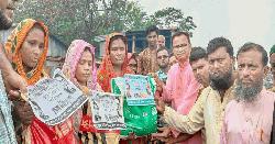 রাঙ্গাবালীতে দুর্গত মানুষের পাশে বিএনপি