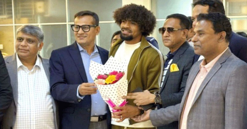 ঢাকায় পা রেখেছেন ইংল্যান্ডপ্রবাসী মিডফিল্ডার হামজা চৌধুরী