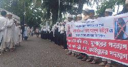 ফেনীতে মাদ্রাসা সুপারের অপসারণ দাবিতে মানববন্ধন