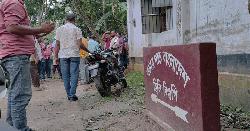 হিলিতে বিজিবি ক্যাম্পের সামনের বাড়ি থেকে মাদক উদ্ধার