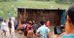 বাউফলে গরুবাহী ট্রাক দুর্ঘটনা, ব্যবসায়ীর মৃত্যু