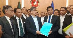 শেখ হাসিনাসহ ৭ জনকে অভিযুক্ত করে ট্রাইব্যুনালে অভিযোগ জমা দিলেন সালাহউদ্দিন