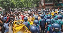 সচিবালয়ের সামনে পুলিশ-জুলাই ঐক্য মুখোমুখি