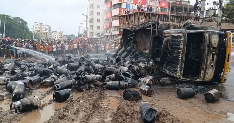 ব্রাহ্মণবাড়িয়ায় সিলিন্ডারবাহী ট্রাকে আগুন, ভয়াবহ বিস্ফোরণ